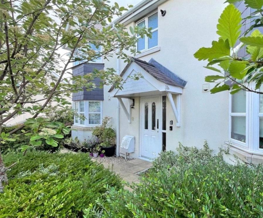 Compact Modern Apartment Single Person Or Couple Only Bangor  Exterior photo