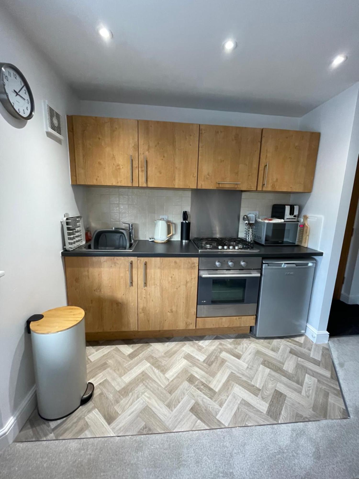 Compact Modern Apartment Single Person Or Couple Only Bangor  Exterior photo