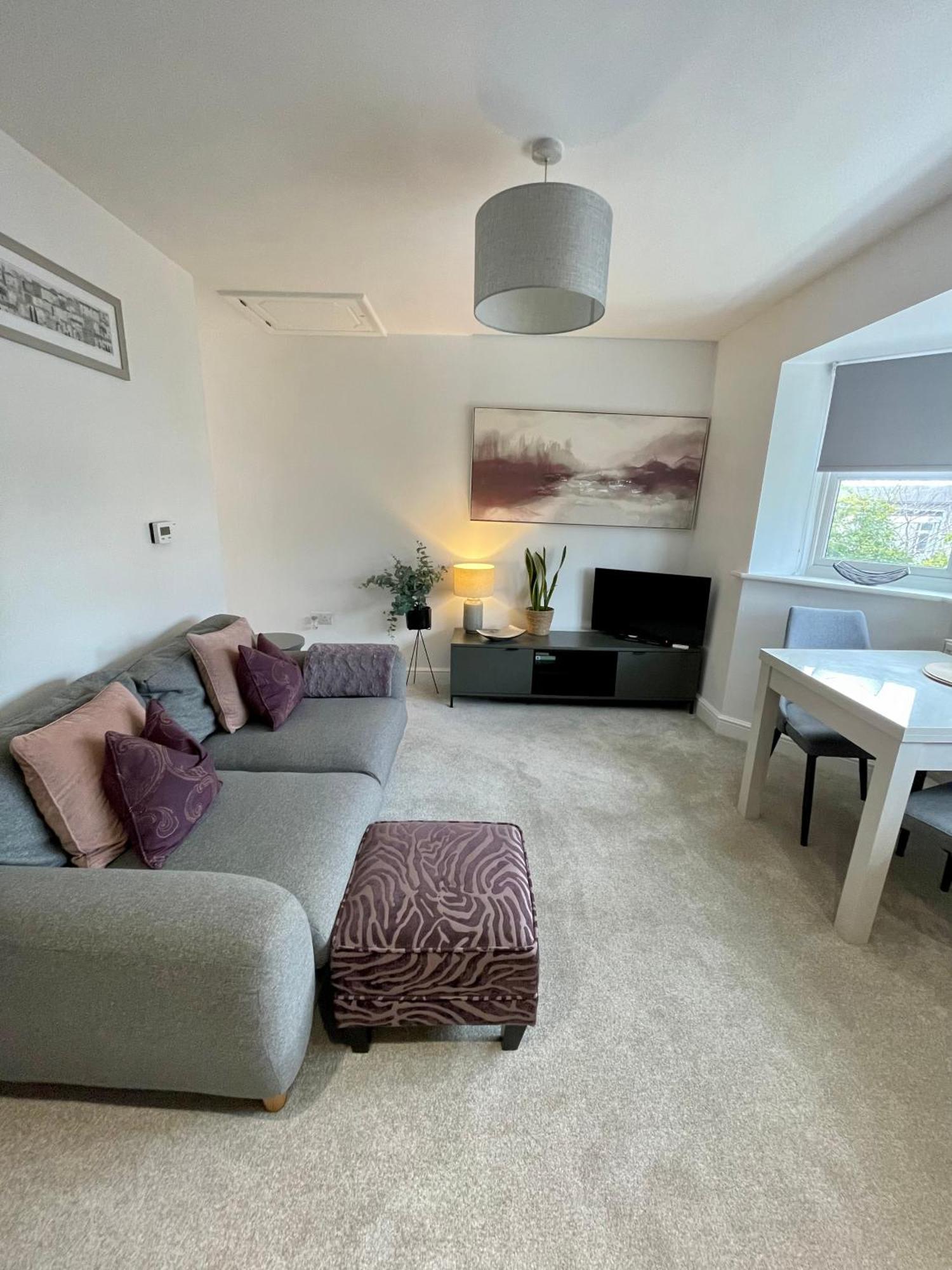 Compact Modern Apartment Single Person Or Couple Only Bangor  Exterior photo